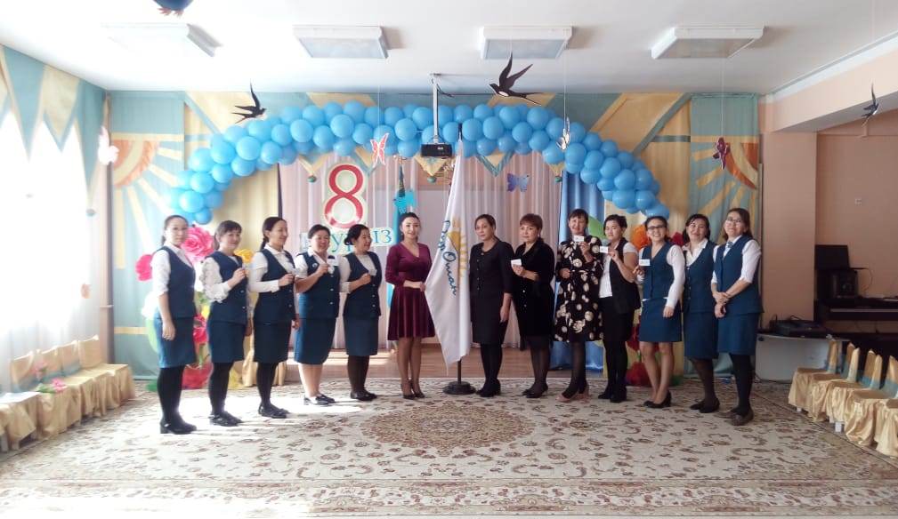 КМҚК "№78 бөбежай-балабақша" "Алтын ұя" Бастауыш партия ұйымы. Партия мүшелігіне жаңадан қабылданған қызметкерлерге партиялық билетін ұсыну жиналысы.